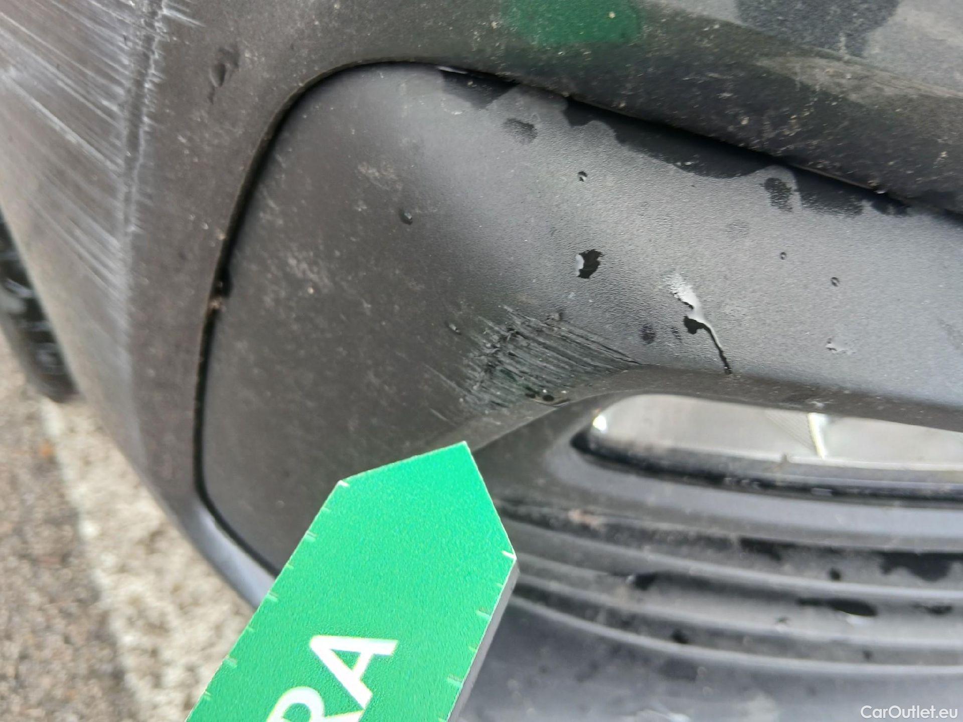  Bmw  Serie 1 BMW  / 2019 / 5P / berlina con portón 118i #5