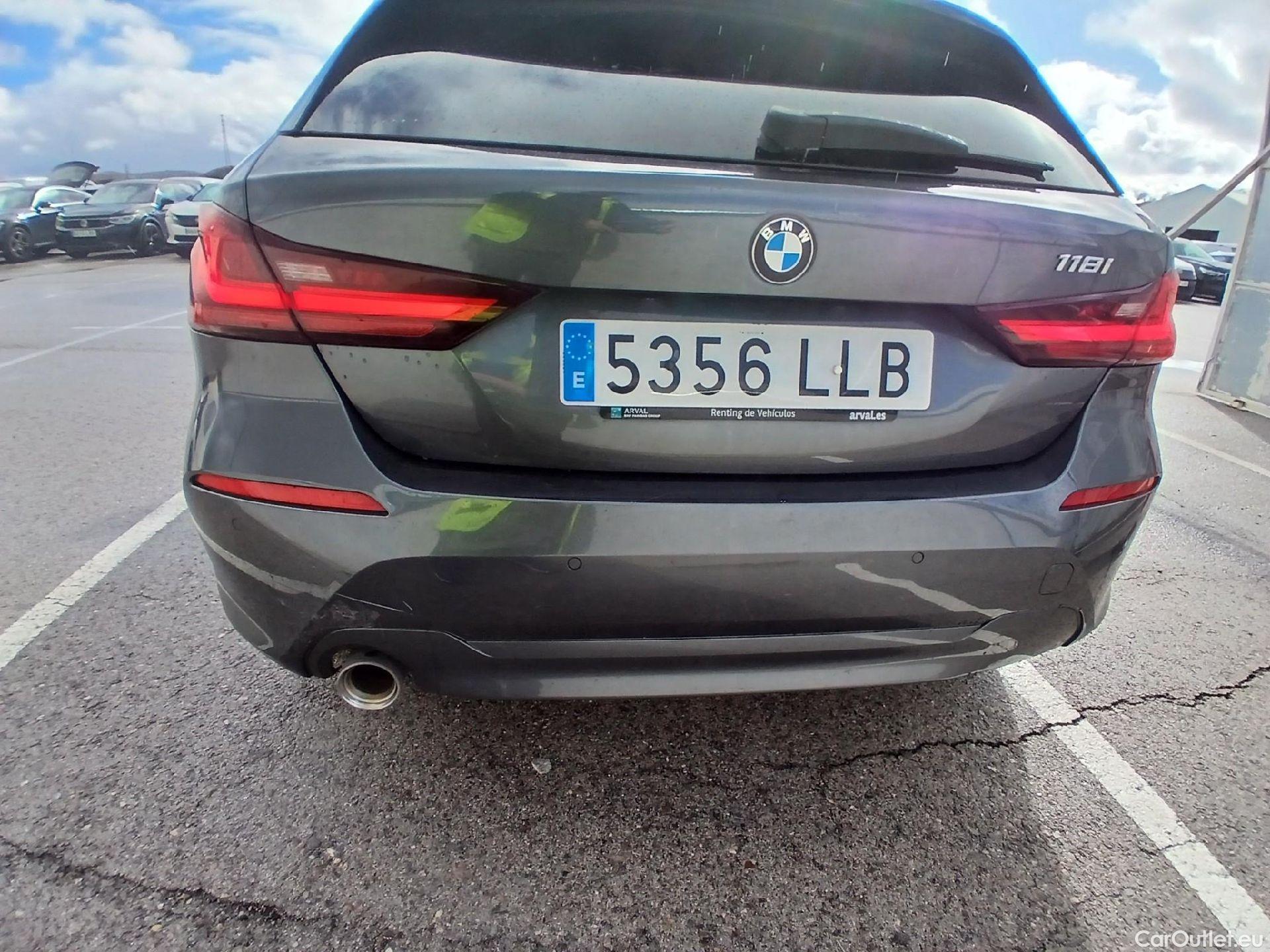  Bmw  Serie 1 BMW  / 2019 / 5P / berlina con portón 118i #16