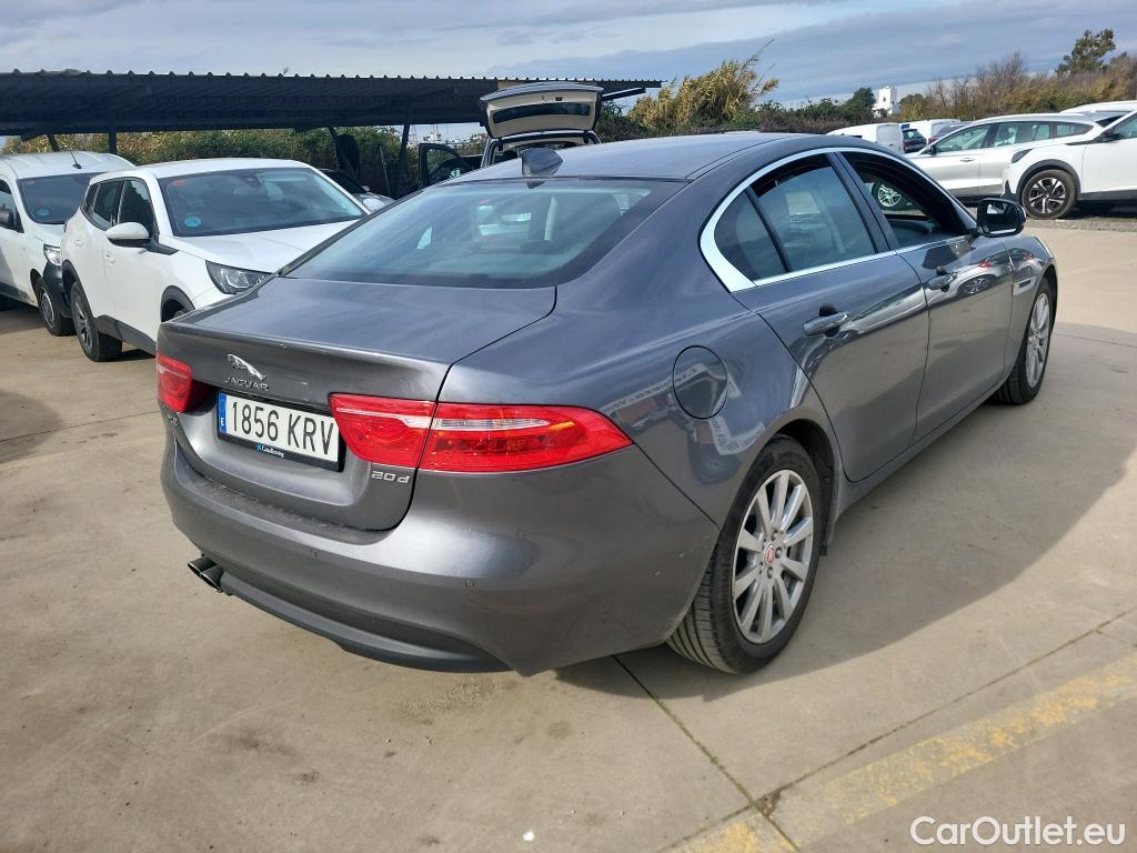  Jaguar  XE JAGUAR  sedán 2.0 Diesel RWD 132kW  Auto #7
