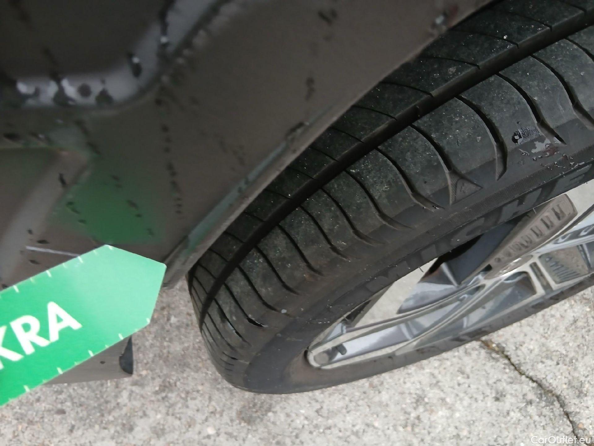  Hyundai  Tucson HYUNDAI  / 2020 / 5P / todoterreno 1.6 TGDI 169kW HEV Tecno Auto 2C #51