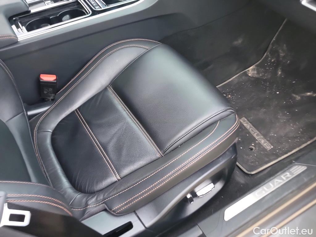  Jaguar  XE JAGUAR  sedán 2.0 Diesel RWD 132kW  Auto #13