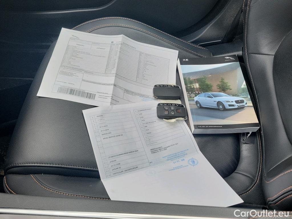  Jaguar  XE JAGUAR  sedán 2.0 Diesel RWD 132kW  Auto #10