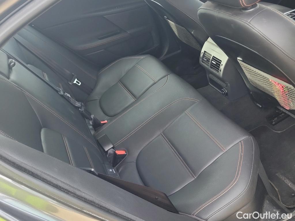  Jaguar  XE JAGUAR  sedán 2.0 Diesel RWD 132kW  Auto #12