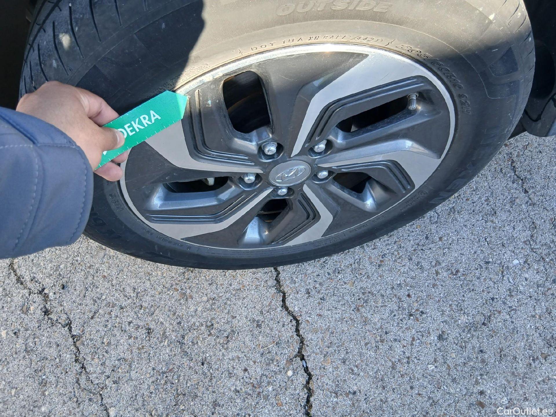  Hyundai  Konna HYUNDAI Kona / 2020 / 5P / todoterreno 1.6 GDI HEV Maxx DCT #36