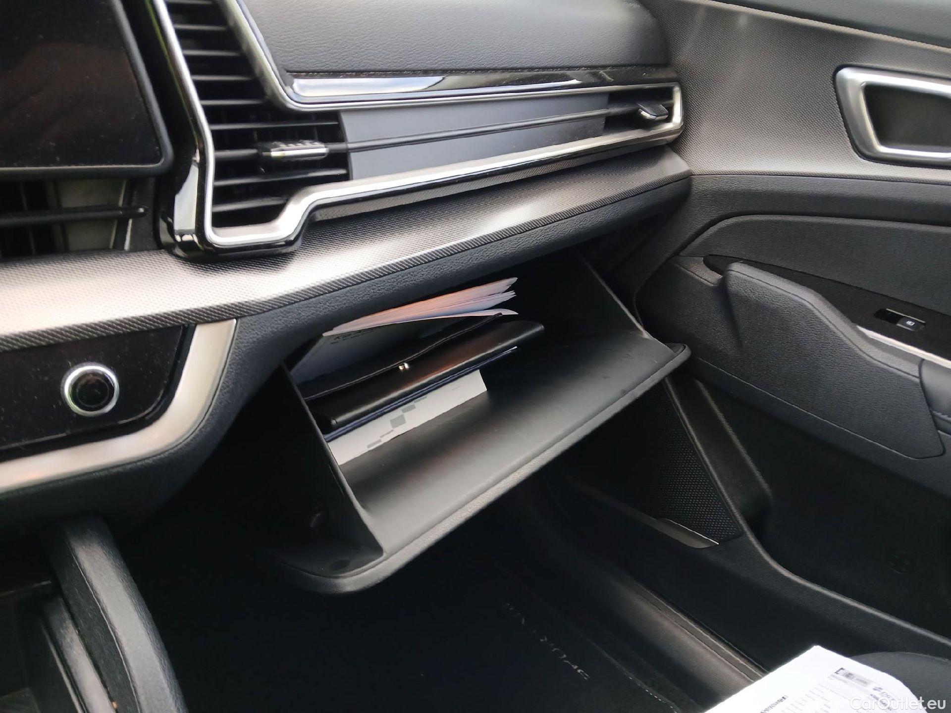  KIA  Sportage KIA  / 2022 / 5P / todoterreno 1.6 T-GDi HEV 171kW (230CV) Drive 4X2 #19