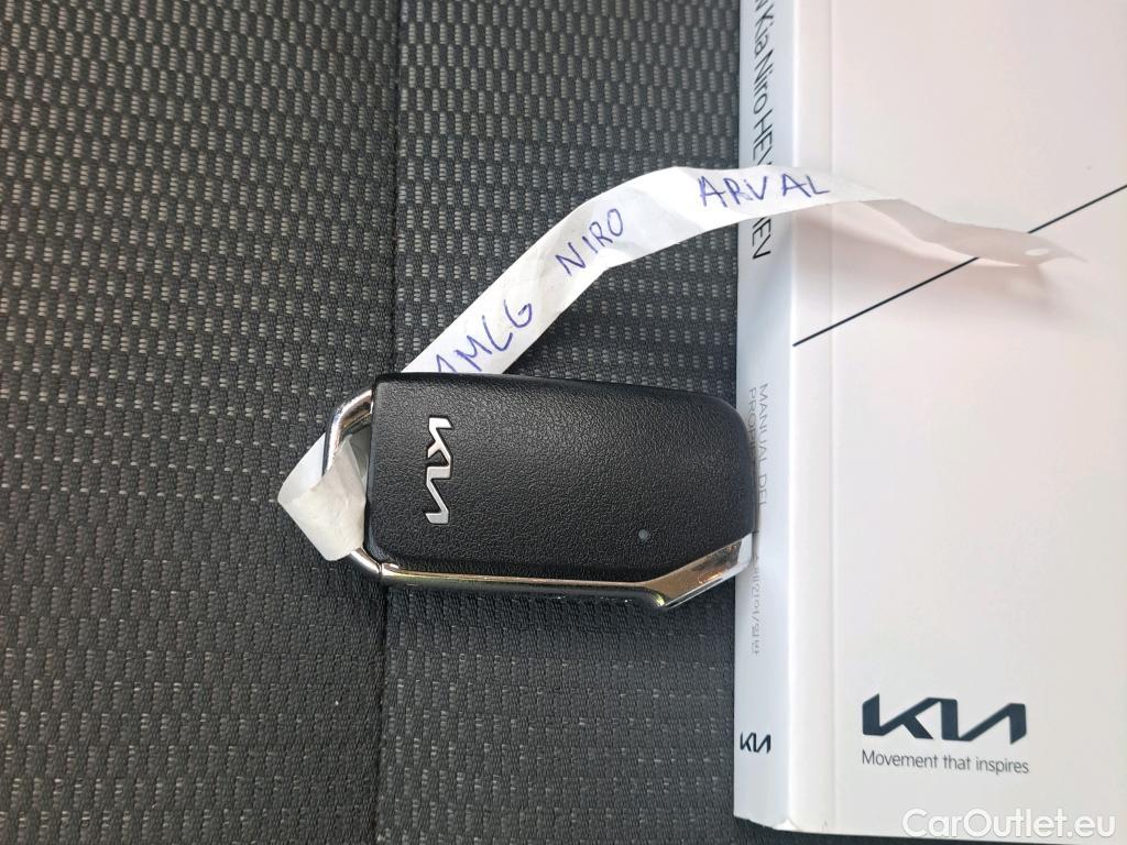  KIA  Niro KIA  / 2022 / 5P / crossover 1.6 GDi HEV 104kW (141CV) Drive #2