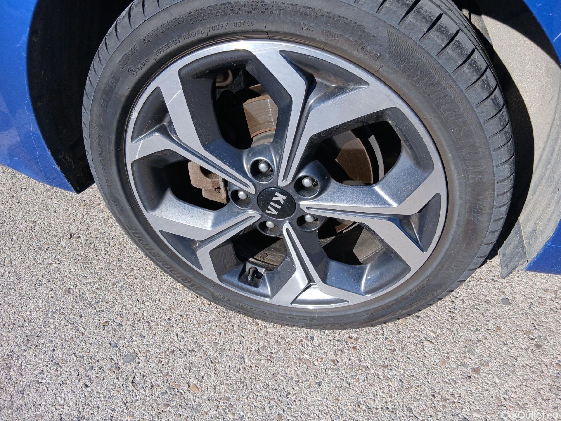  KIA  Cee'd KIA Ceed Tourer / 2021 / 5P / familiar Tourer 1.6 MHEV 100kW Tech DCT #29