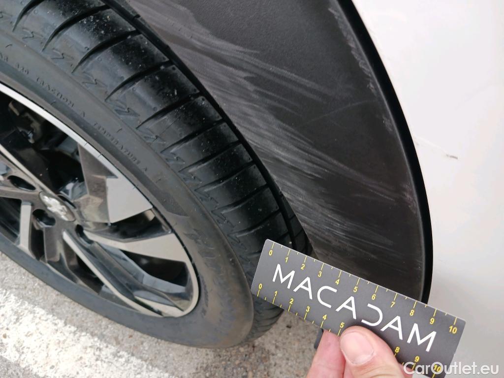  Peugeot  2008 PEUGEOT  / 2019 / 5P / todoterreno Allure Puretech 100 S&S BVM6 (CX) #26