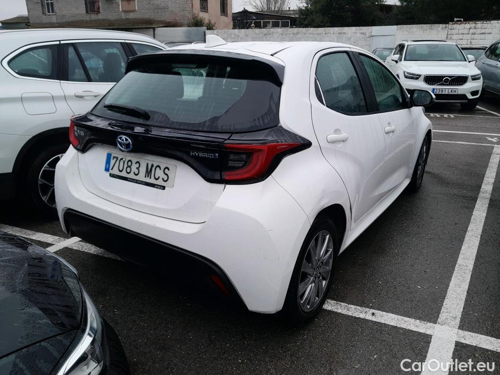  Toyota  Yaris TOYOTA  / 2020 / 5P / berlina con portón 1.5 120H Active Tech #4
