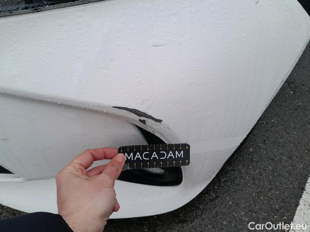  Toyota  Yaris TOYOTA  / 2020 / 5P / berlina con portón 1.5 120H Active Tech #20