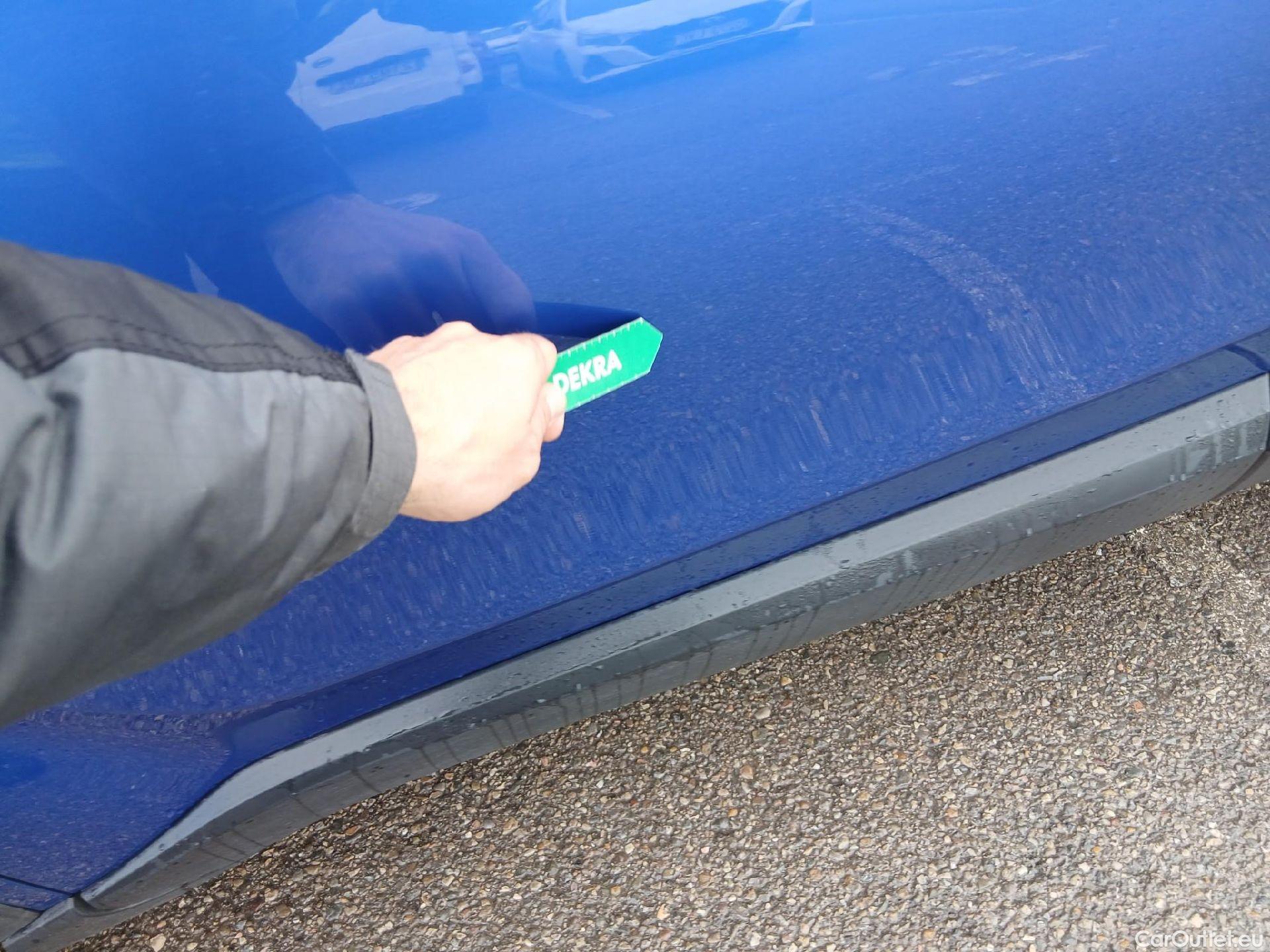  Toyota  C-HR TOYOTA  / 2019 / 5P / todoterreno 1.8 125H Advance #2