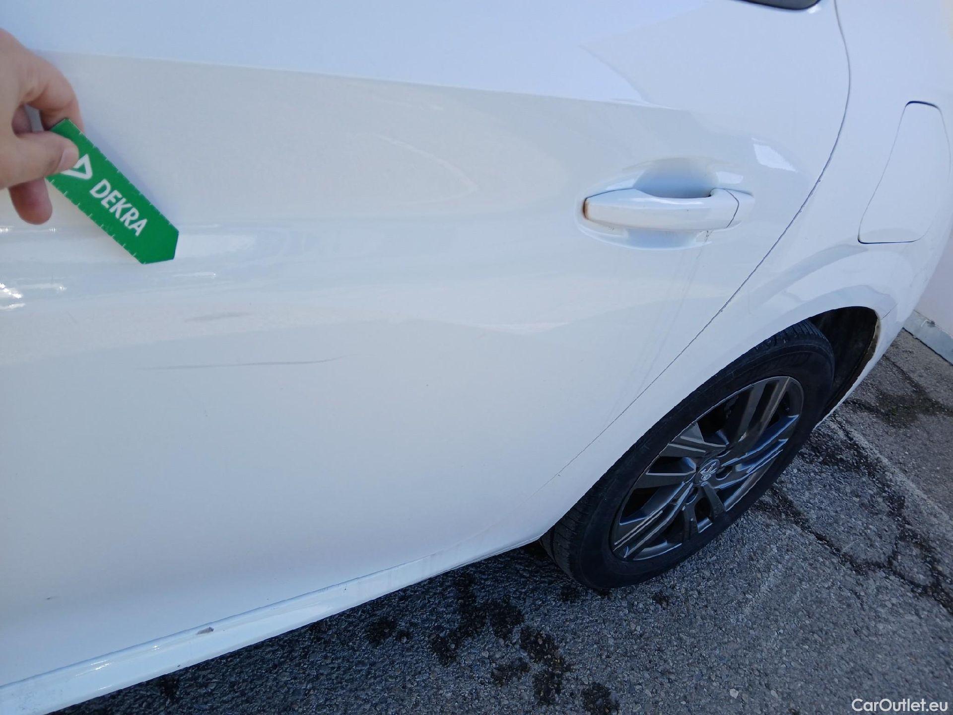  Peugeot  208 PEUGEOT  / 2019 / 5P / berlina con portón BlueHDi 73kW (100CV) Active Pack (AC) #23