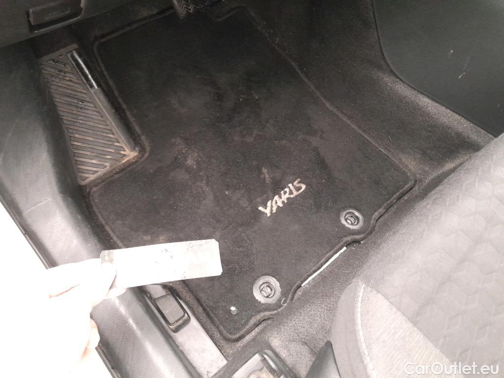  Toyota  Yaris TOYOTA  / 2020 / 5P / berlina con portón 1.5 120H Active Tech #28