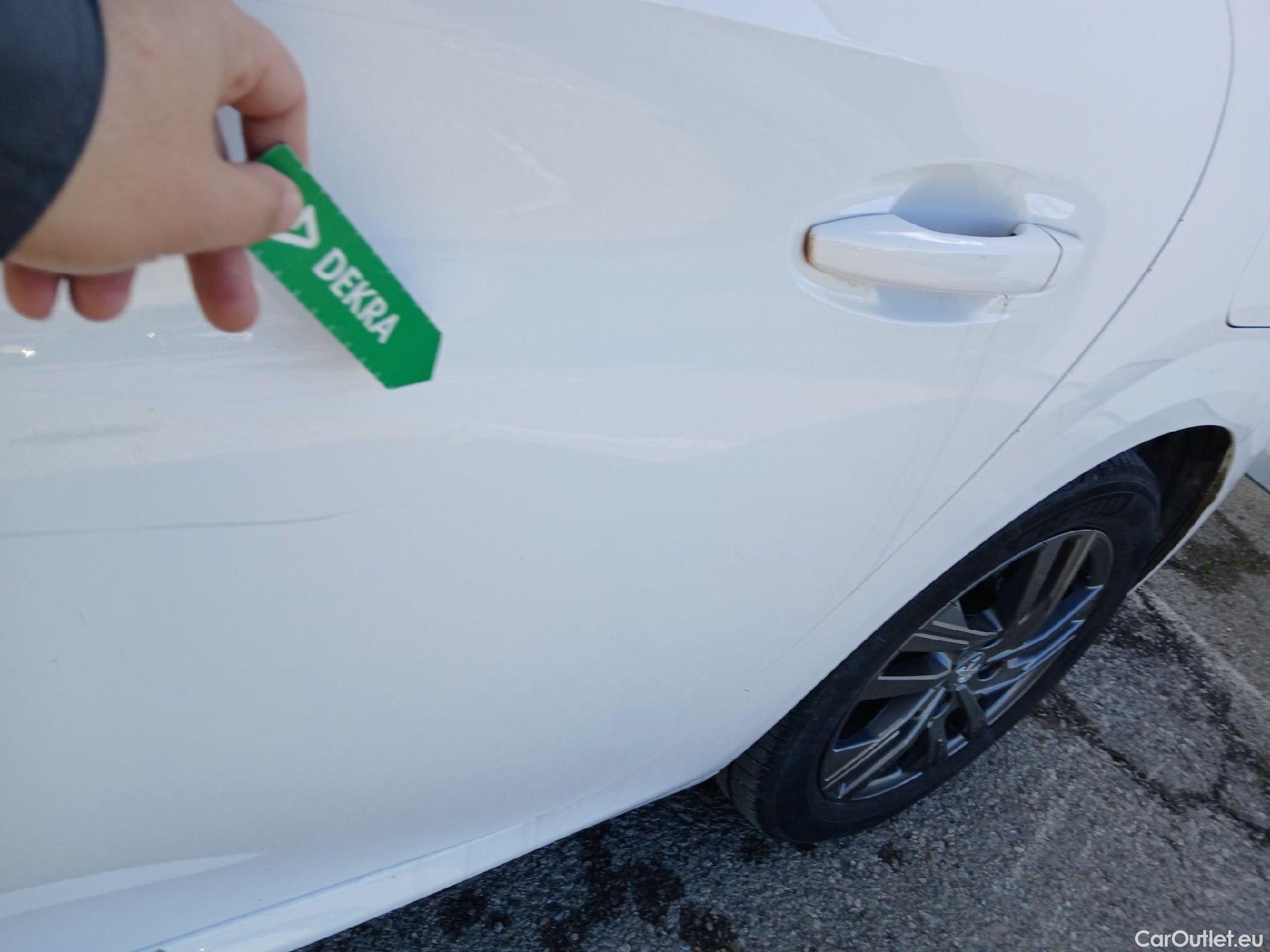  Peugeot  208 PEUGEOT  / 2019 / 5P / berlina con portón BlueHDi 73kW (100CV) Active Pack (AC) #24