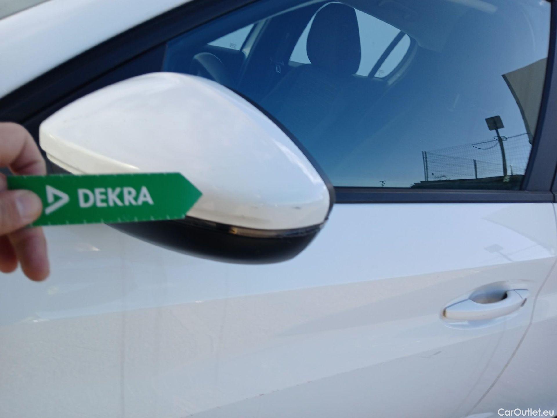  Peugeot  208 PEUGEOT  / 2019 / 5P / berlina con portón BlueHDi 73kW (100CV) Active Pack (AC) #20