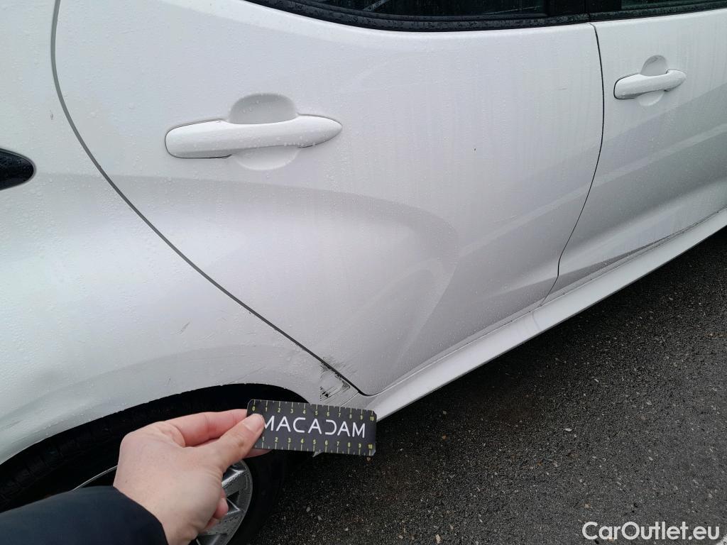  Toyota  Yaris TOYOTA  / 2020 / 5P / berlina con portón 1.5 120H Active Tech #17