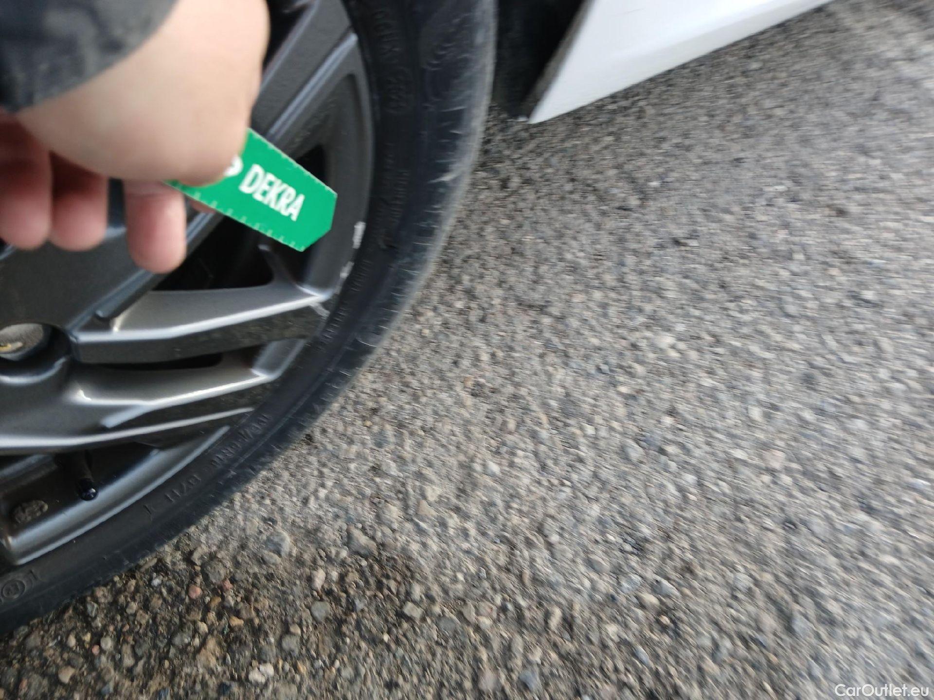  Peugeot  208 PEUGEOT  / 2019 / 5P / berlina con portón BlueHDi 73kW (100CV) Active Pack (AC) #41