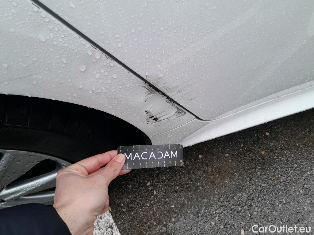  Toyota  Yaris TOYOTA  / 2020 / 5P / berlina con portón 1.5 120H Active Tech #3