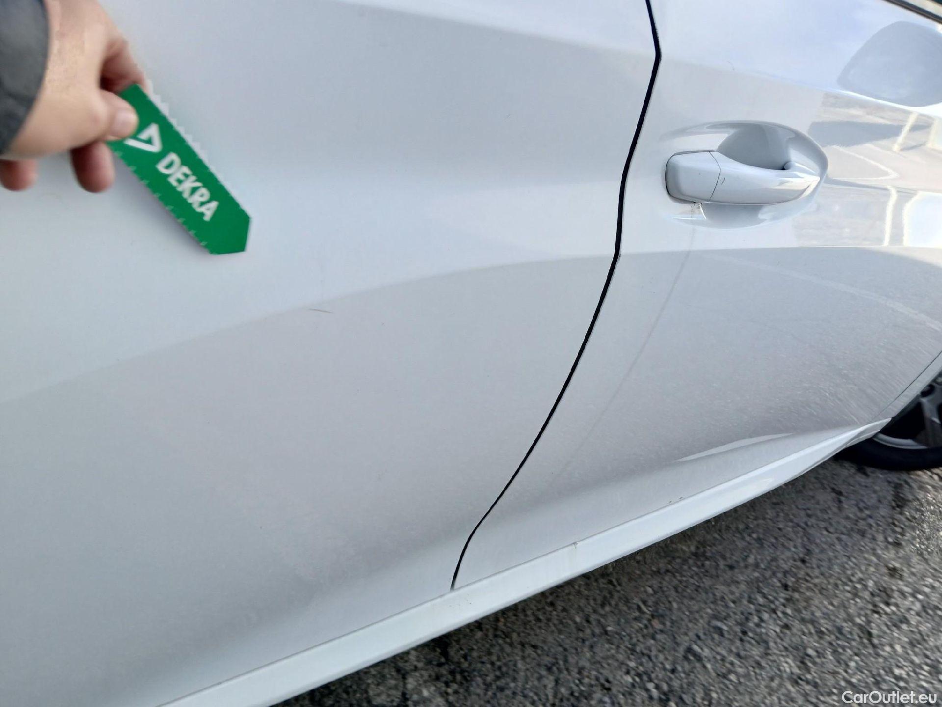  Peugeot  208 PEUGEOT  / 2019 / 5P / berlina con portón BlueHDi 73kW (100CV) Active Pack (AC) #47