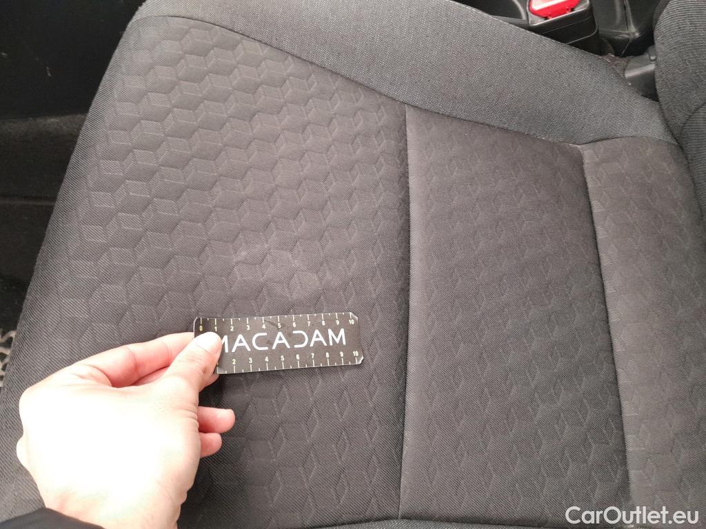  Toyota  Yaris TOYOTA  / 2020 / 5P / berlina con portón 1.5 120H Active Tech #29