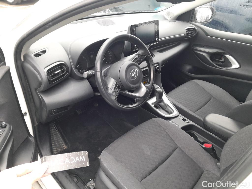  Toyota  Yaris TOYOTA  / 2020 / 5P / berlina con portón 1.5 120H Active Tech #27