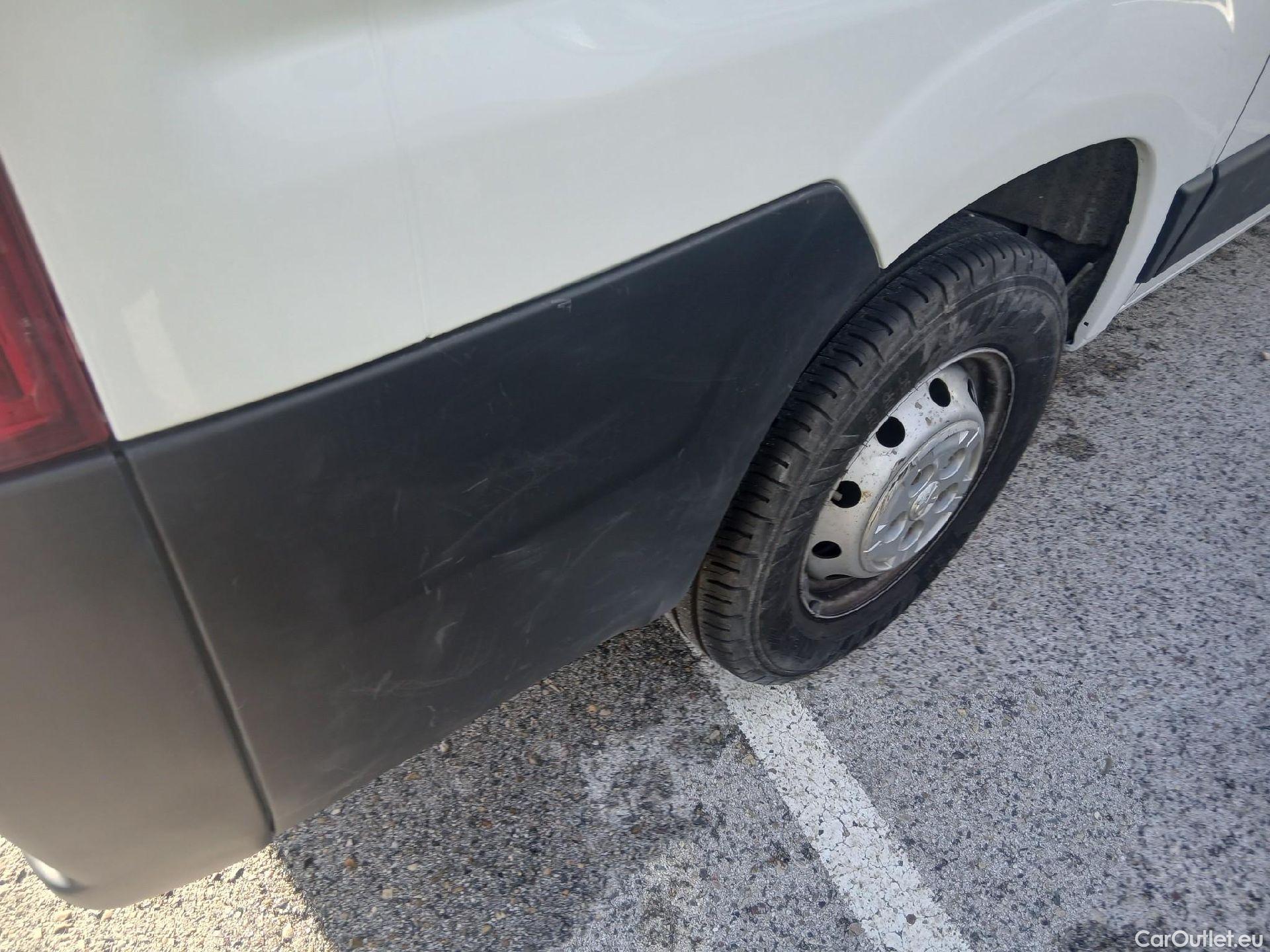  Peugeot  Boxer PEUGEOT  / 2014 / 4P / furgón 330 L1 H1 BHDI 103kW (140CV) S&S 6 V M (CX) #18