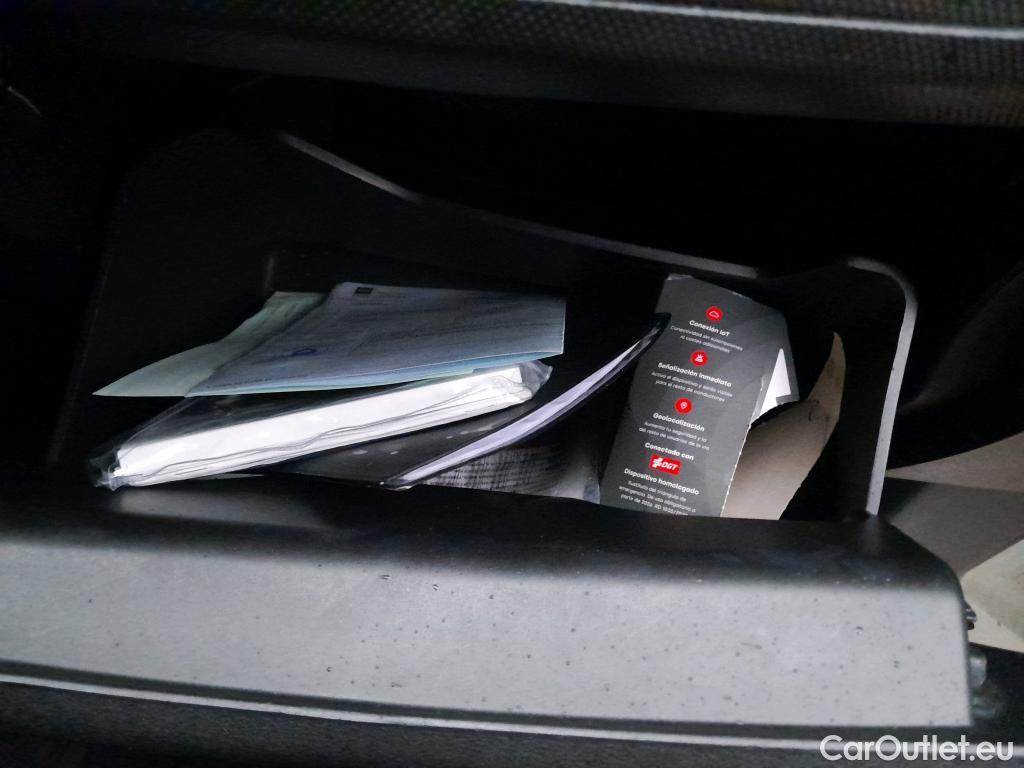  Fiat  Fiorino FIAT  / 2016 / 3P / furgón derivado de turismo Cargo Base 1.4 Natural Power 51kW (70CV) #6