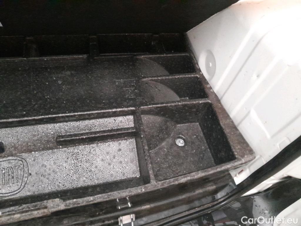  Fiat  Fiorino FIAT  / 2016 / 3P / furgón derivado de turismo Cargo Base 1.4 Natural Power 51kW (70CV)  #10