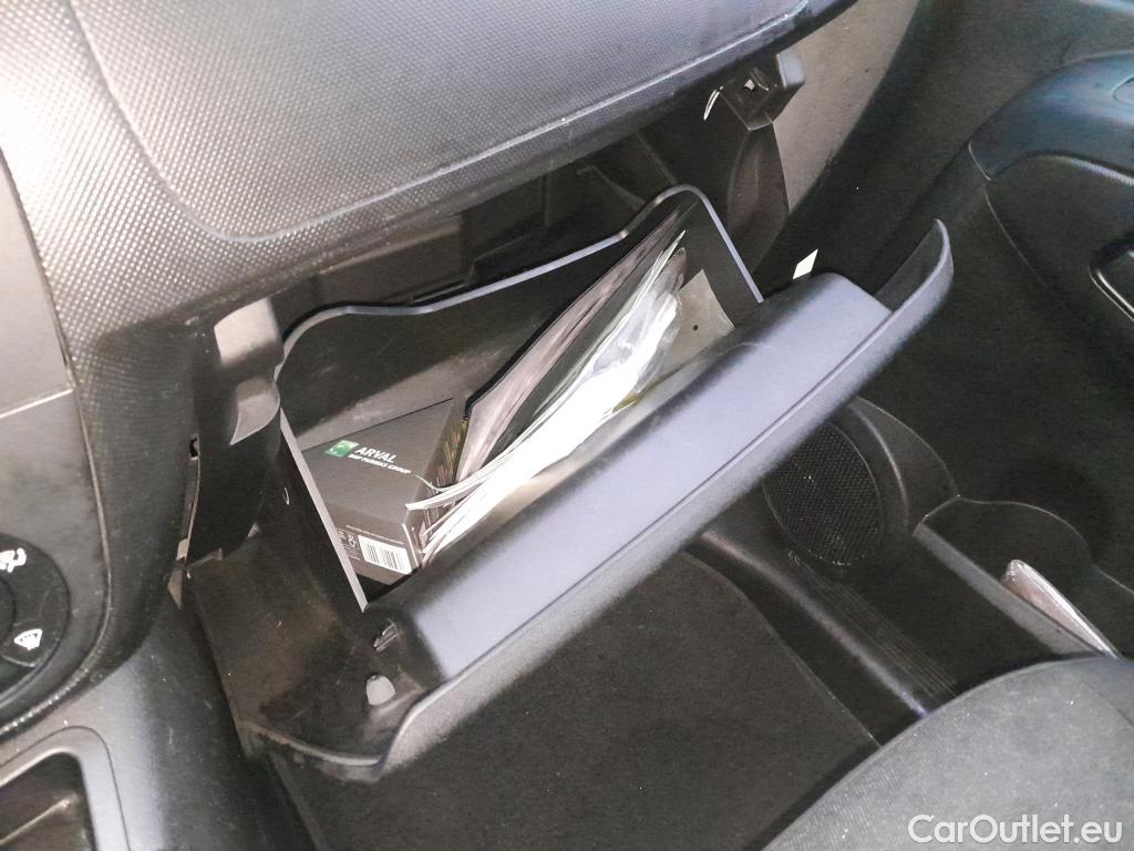  Fiat  Fiorino FIAT  / 2016 / 3P / furgón derivado de turismo Cargo Base 1.4 Natural Power 51kW (70CV)  #12