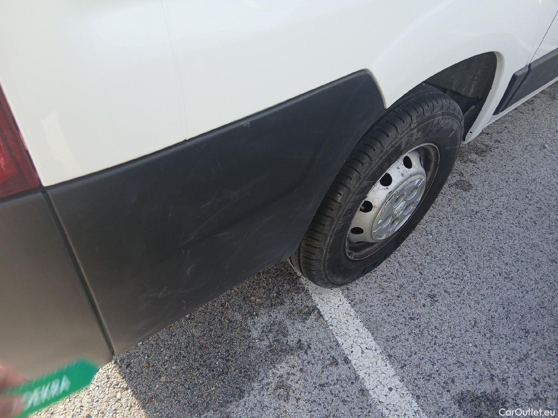  Peugeot  Boxer PEUGEOT  / 2014 / 4P / furgón 330 L1 H1 BHDI 103kW (140CV) S&S 6 V M (CX) #19