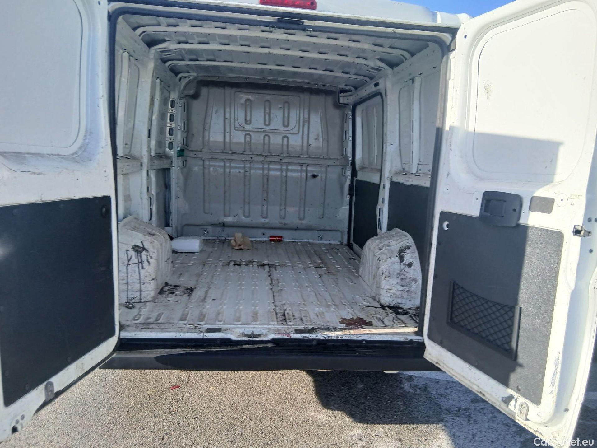  Peugeot  Boxer PEUGEOT  / 2014 / 4P / furgón 330 L1 H1 BHDI 103kW (140CV) S&S 6 V M (CX) #1