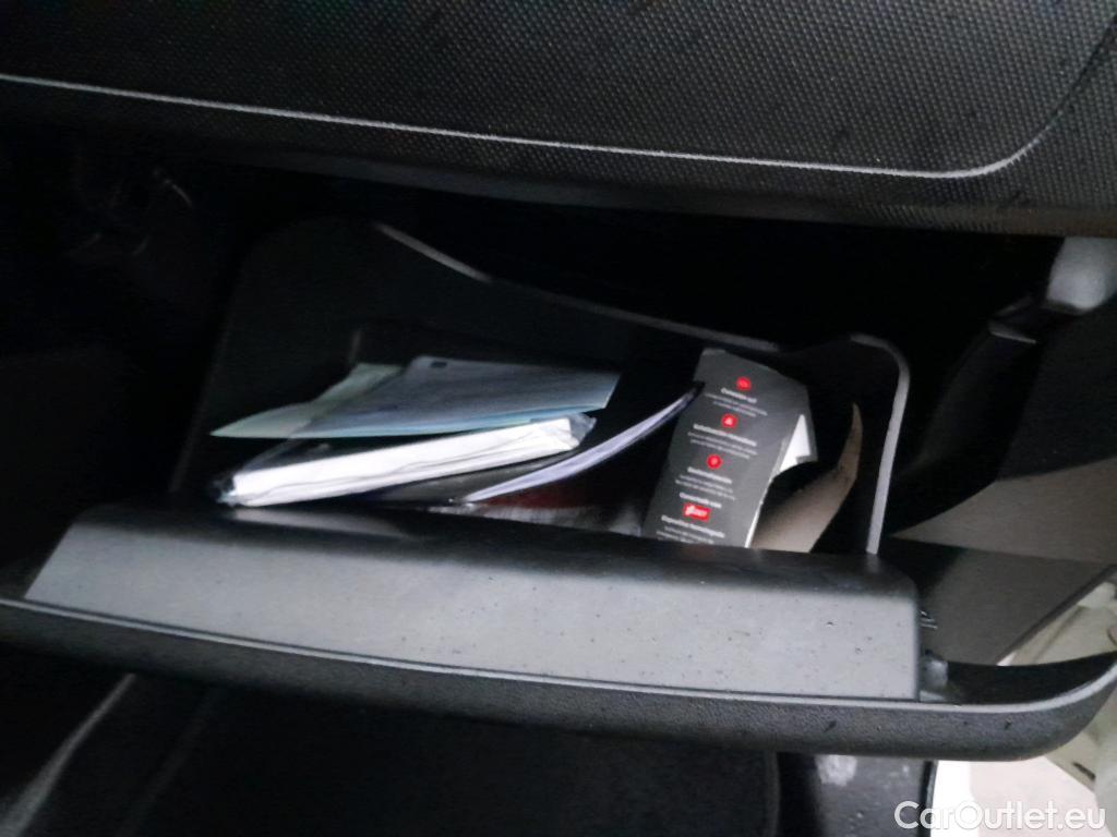  Fiat  Fiorino FIAT  / 2016 / 3P / furgón derivado de turismo Cargo Base 1.4 Natural Power 51kW (70CV) #5