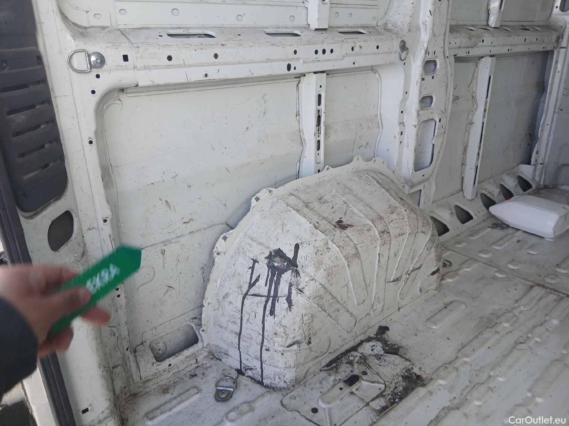  Peugeot  Boxer PEUGEOT  / 2014 / 4P / furgón 330 L1 H1 BHDI 103kW (140CV) S&S 6 V M (CX) #4