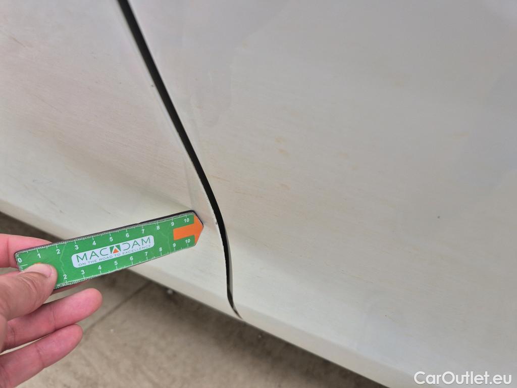  Toyota  Hilux TOYOTA  / 2020 / 4P / pickup 2.4 D-4D Cabina Doble GX #24