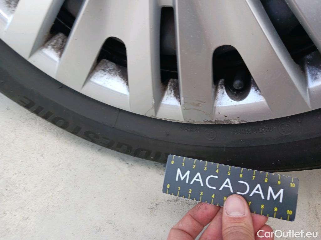  Volkswagen  Caddy VOLKSWAGEN  / 2015 / 4P / furgón derivado de turismo Profesional Maxi Furgón 1.4 TGI 81kW BM #32