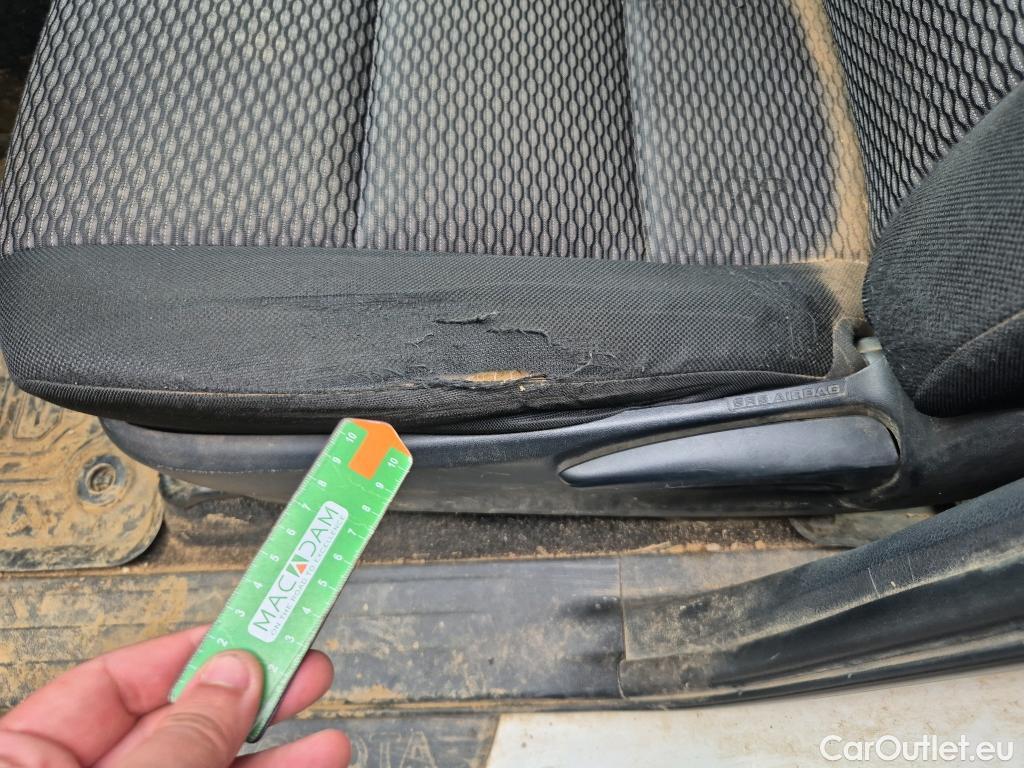  Toyota  Hilux TOYOTA  / 2020 / 4P / pickup 2.4 D-4D Cabina Doble GX #10