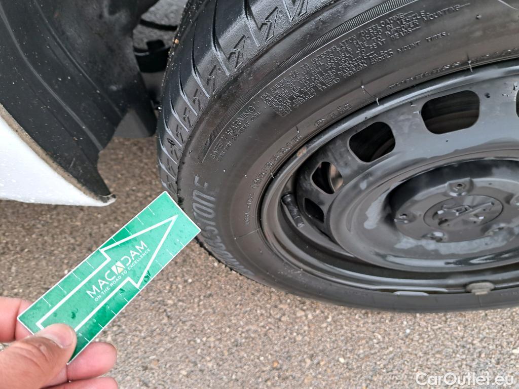  Peugeot  Partner PEUGEOT  / 2018 / 4P / furgón derivado de turismo Premium Standard 600kg BlueHDi 73kW #58