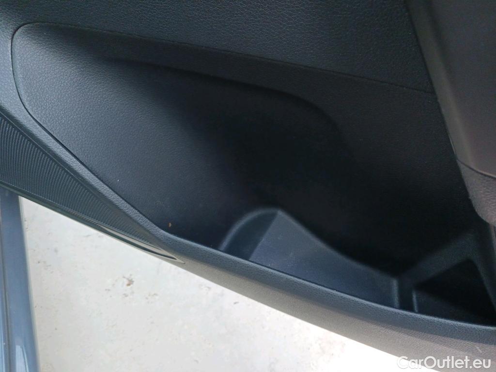  Volkswagen  Caddy VOLKSWAGEN  / 2015 / 4P / furgón derivado de turismo Profesional Maxi Furgón 1.4 TGI 81kW BM #27