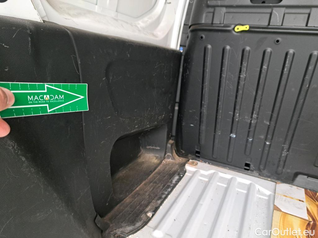  Peugeot  Partner PEUGEOT  / 2018 / 4P / furgón derivado de turismo Premium Standard 600kg BlueHDi 73kW #50