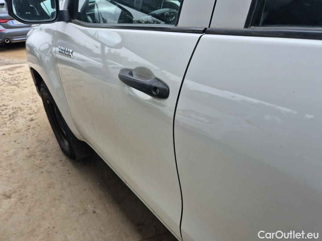  Toyota  Hilux TOYOTA  / 2020 / 4P / pickup 2.4 D-4D Cabina Doble GX #23