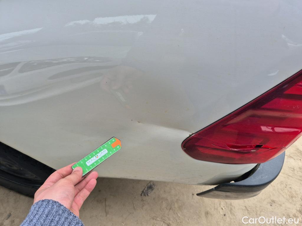  Toyota  Hilux TOYOTA  / 2020 / 4P / pickup 2.4 D-4D Cabina Doble GX #6