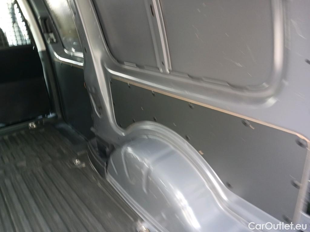  Volkswagen  Caddy VOLKSWAGEN  / 2015 / 4P / furgón derivado de turismo Profesional Maxi Furgón 1.4 TGI 81kW BM #20