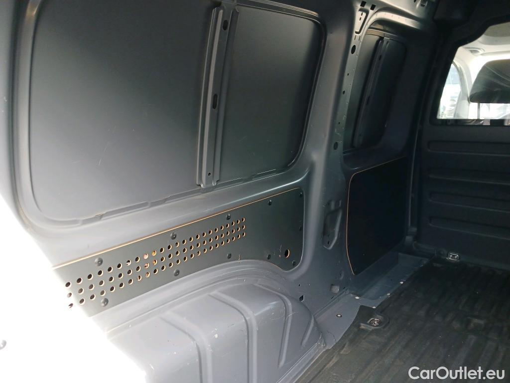  Volkswagen  Caddy VOLKSWAGEN  / 2015 / 4P / furgón derivado de turismo Profesional Maxi Furgón 1.4 TGI 81kW BM #21