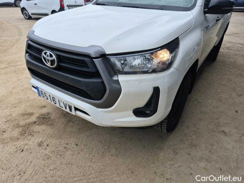  Toyota  Hilux TOYOTA  / 2020 / 4P / pickup 2.4 D-4D Cabina Doble GX #13
