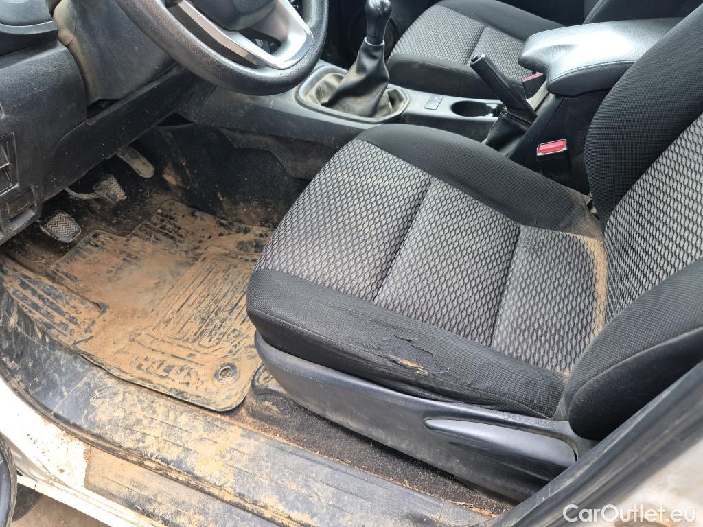  Toyota  Hilux TOYOTA  / 2020 / 4P / pickup 2.4 D-4D Cabina Doble GX #19