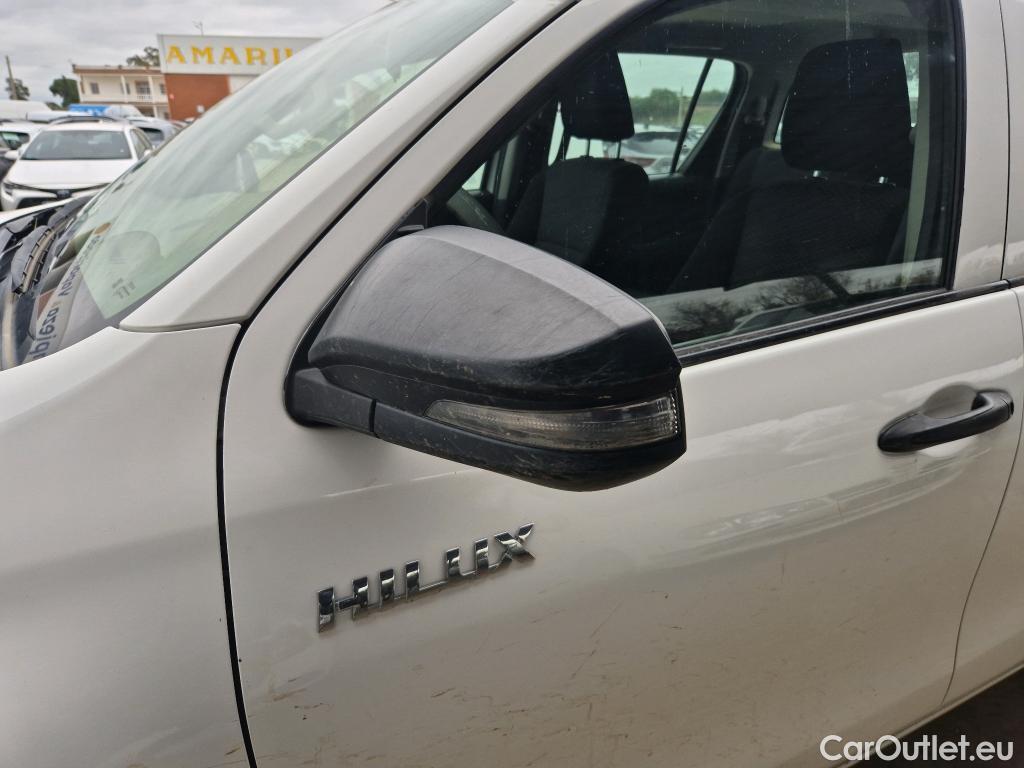  Toyota  Hilux TOYOTA  / 2020 / 4P / pickup 2.4 D-4D Cabina Doble GX #25