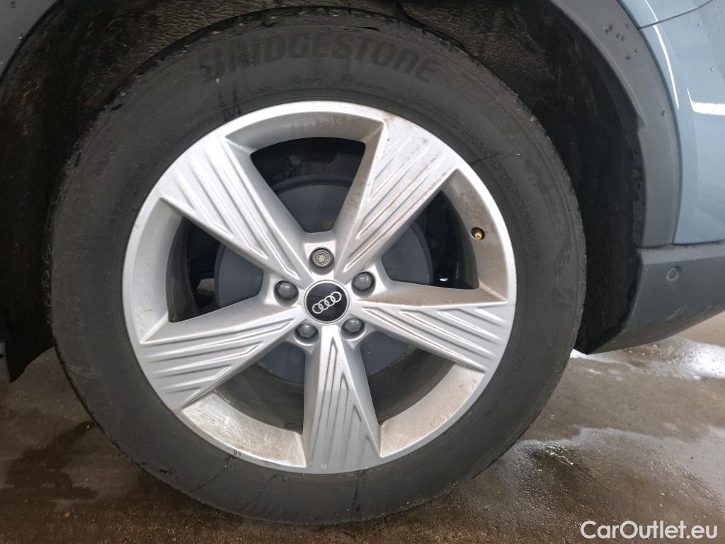  Audi  Q4 E-Tron  40 e-tron Executive 82kWh BVA #10