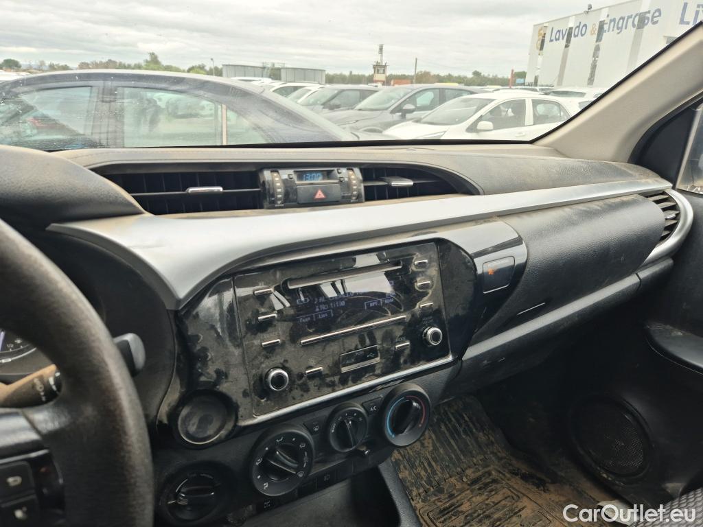  Toyota  Hilux TOYOTA  / 2020 / 4P / pickup 2.4 D-4D Cabina Doble GX #21