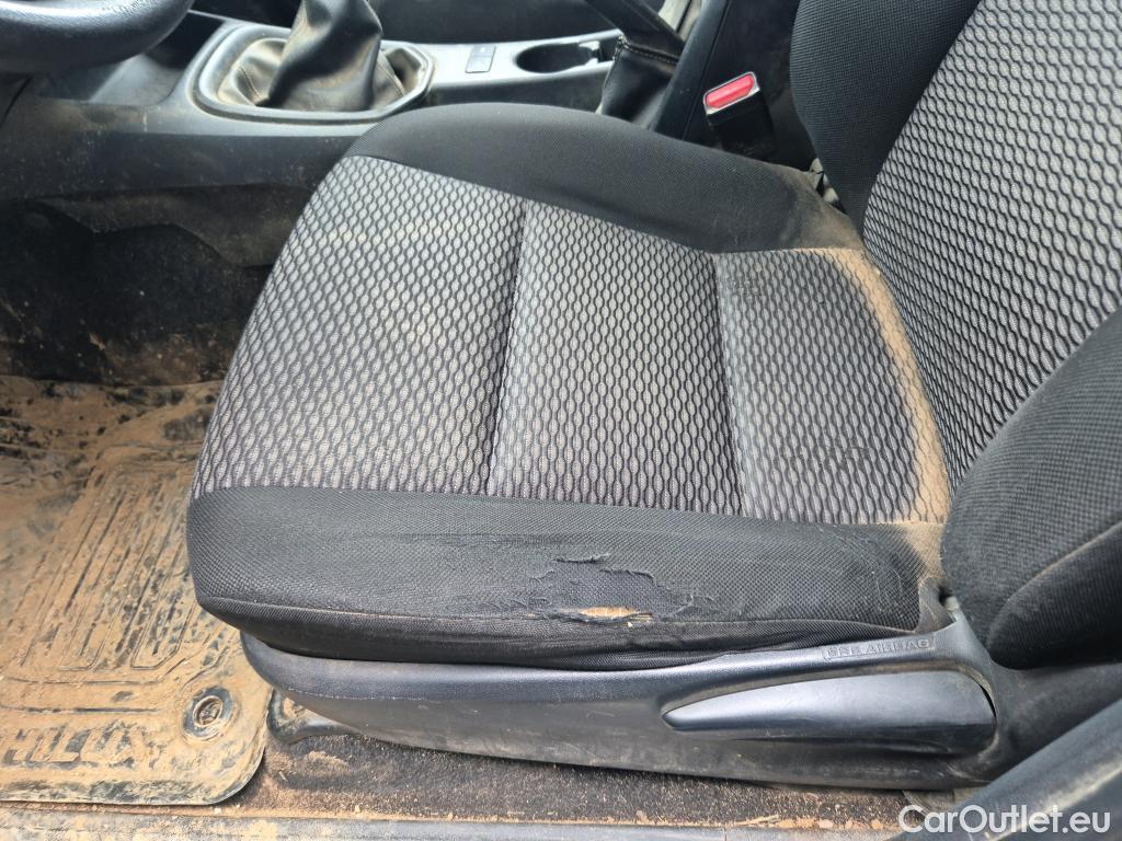  Toyota  Hilux TOYOTA  / 2020 / 4P / pickup 2.4 D-4D Cabina Doble GX #9