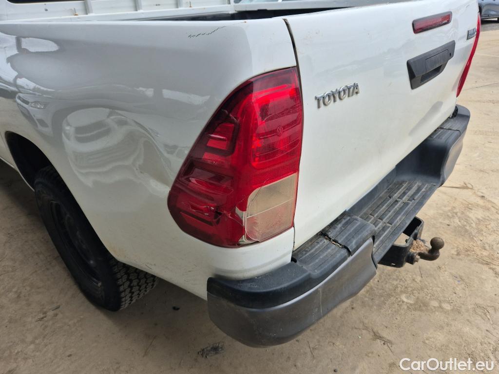  Toyota  Hilux TOYOTA  / 2020 / 4P / pickup 2.4 D-4D Cabina Doble GX #3